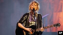 Jennifer Nettles performs at The Fabulous Fox Theatre in Atlanta, Georgia, Feb. 22, 2014. 