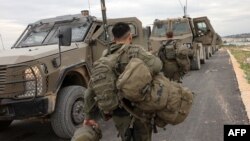 Izraelska vojska i vojna vozila spremaju se da uđu u Jenin, naselje na okupiranoj Zapadnoj obali, 22. januar 2025. (Foto: Gil Cohen-Magen/AFP)