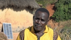 Lovemore Utseya says he has been overwhelmed by people who want to be relocated as they are still being tormented by the effects of Cyclone Idai. (Photo by C. Mavhunga/VOA)