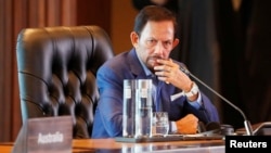 Raja Brunei Darussalam, Sultan Hassanal Bolkiah mulai memberlakukan UU kriminal berbasis ajaran Islam.