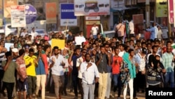 Para pengunjuk rasa di jalanan ibukota Khartoum, Sudan, 21 Oktober 2019. (Foto: dok).