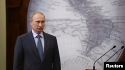 Russia's President Vladimir Putin attends a ceremony to award researchers and explorers of the Antarctic continent, in St. Petersburg, Russia, June 5, 2014.