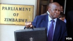 Le ministre zimbabwéen des Finances Patrick Chinamasa