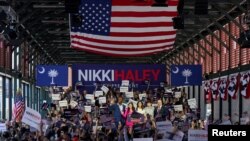 Changement pour la prochaine présidentielle américaine: les partisans de Nikki Haley, la première républicaine à défier l'ancien président, étaient chauffés à blanc mercredi pour son premier meeting de campagne.