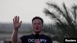 CEO Tesla Elon Musk hadir dalam konferensi pers di markas SpaceX di Brownsville, Texas, pada 25 Agustus 2022. (Foto: Reuters/Adrees Latif)