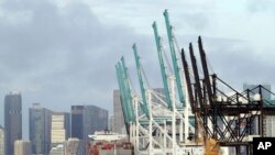 미국 플로리다주 마이애미항에 컨테이너를 실은 화물선이 정박해 있다. (자료사진)