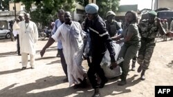 Des secours à Maroua, 22 juillet 2015