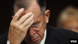 Gedung Putih tidak ingin merusak hubungan AS-Pakistan dan memilih untuk tidak mendukung tuduhan Laksamana Mike Mullen (atas) terhadap militer Pakistan.