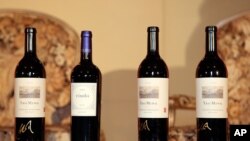 Ifoto ngereranyo yerekana bumwe mu bwoko bw'inzoga "Umuvinyu', bubarizwa mu mazu abadiplomate bagururamwo inzoga batarinze kuriha amatagisi (Taxes) 