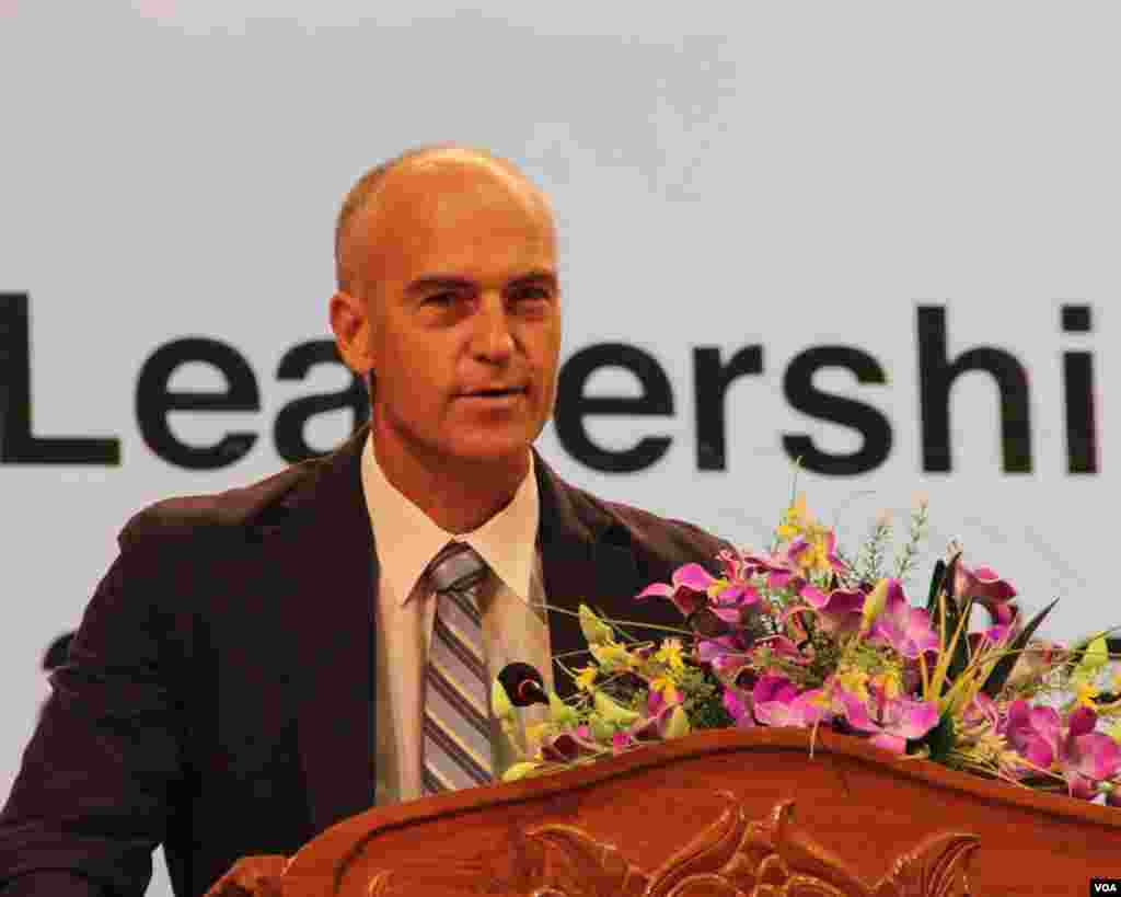 Mr. Silas Everett, Country Representative of the Asia Foundation delivers a welcome remarks. The Asia Foundation is one of the financial supporter of this forum. (Nov Povleakhena/VOA Khmer)