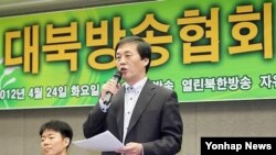 한국 내 탈북자들이 세운 대북 라디오방송인 ‘자유북한방송’의 김성민 대표. (자료사진)