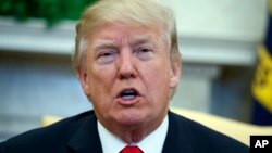 도널드 트럼프 미국 대통령이 2일 백악관에서 열린 탈북민들과의 만남에서 북한 인권 문제에 관해 발언하고 있다.