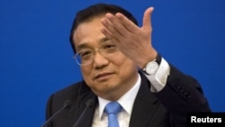 中国总理李克强在北京人大会堂召开的中欧企业家圆桌会议上讲话。（2018年7月16日）