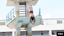 កម្រងរូបភាពVOA៖ សកម្មភាព​របស់​កីឡាករ​លោត​​ទឹក​ថ្នាក់​ជាតិ​ឆ្នើម​អាមេរិក​ដើម​កំណើត​ខ្មែរ ក្រោយពី​ទៅ​ដល់​កម្ពុជា