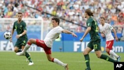 Le Danois Thomas Delaney contrôle le ballon lors du match du groupe C entre le Danemark et l'Australie à la Coupe du monde de football 2018 à Samara, en Russie, le 21 juin 2018.