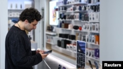 iPhone 16 в магазине в Москве. Сентябрь 2024 года