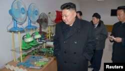 북한 김정은 국방위원회 제1위원장이 평양약전기계공장을 현지지도했다고, 지난 3일 조선중앙통신이 보도했다.