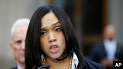 Marilyn Mosby, jaksa negara bagian Maryland untuk Baltimore, berbicara dalam konferensi pers di Baltimore (1/5).