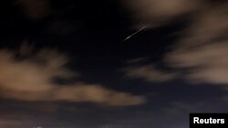 اسرائیل می‌گوید موشک پرتاب‌شده از یمن روز جمعه ۶ مهر ۱۴۰۳ خارج از حریم هوایی اسرائیل توسط سامانه پدافندی «:پیکان» رهگیری شد