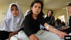 د پوهنې وزارت د وینا له مخې د پروان په ولایت کې د انجونو او هلکانو په ښوونځیو کې مسمومیت لیدل شوی دی.