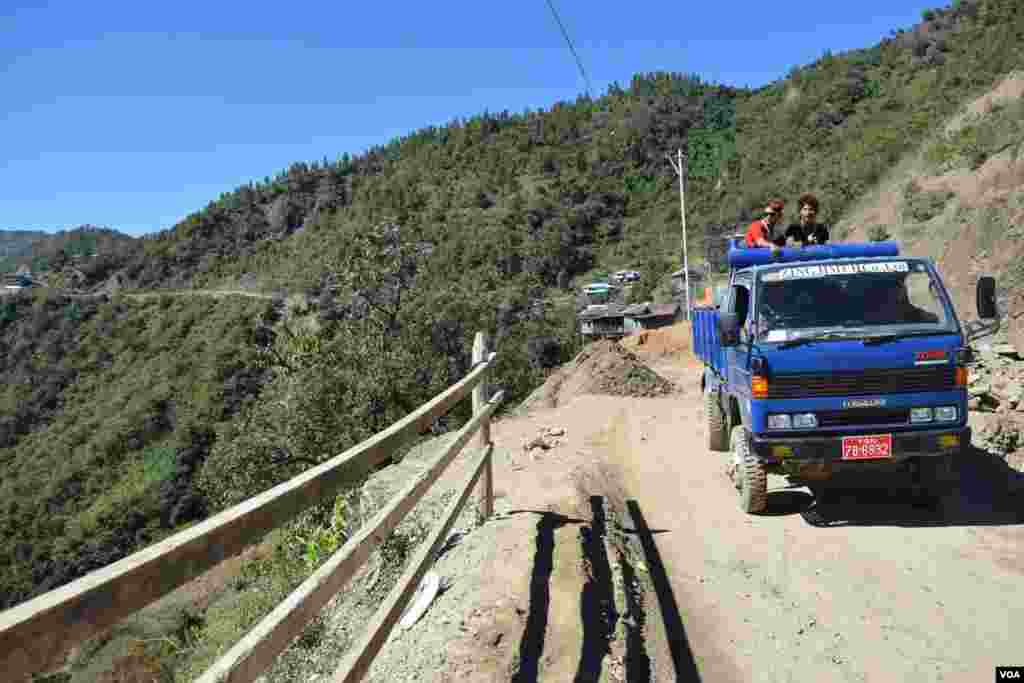 Damaged roads have made it difficult to truck food and fuel into the area. (S. Lewis/VOA)