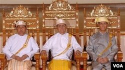 Presiden Thein Sein (tengah) berfoto di kediaman Presiden di Naypyitaw, Birma (31/3).