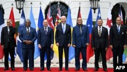 រូបឯកសារ៖ ប្រធានាធិបតីសហរដ្ឋអាមេរិកលោក Joe Biden ទទួលស្វាគមន៍​មេដឹកនាំ​នៃបណ្តា​ប្រទេស​ប្រជុំកោះ​នៅ​តំបន់​អាស៊ីប៉ាស៊ីហ្វិក នៅសេតវិមាន ក្នុងរដ្ឋធានីវ៉ាស៊ីនតោន កាលពីថ្ងៃទី ២៥ ខែកញ្ញា ឆ្នាំ ២០២៣។ 