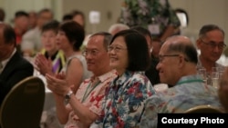 Presiden Taiwan Tsai Ing-wen bertemu dengan diaspora Taiwan di Hawaii, 28 Oktober 2017.