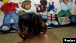 Vanessa, 13 ans, dans un centre d'accueil pour les jeunes filles victimes de violences sexuelles, Fortaleza, Brésil, 1er novembre 2013.