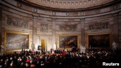 美国会2018年1月17日为多尔颁奖（路透社）