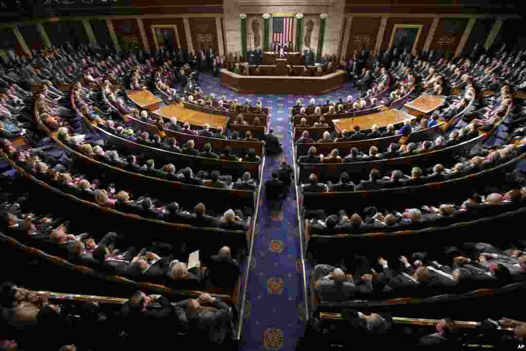 Israeli Prime Minister Benjamin Netanyahu speaks before a joint meeting of Congress thanking the U.S. and President Barack Obama for aiding Israel while warning of the threat that Iran poses to Israel&#39;s survival, Capitol Hill in Washington, March 3, 2015.