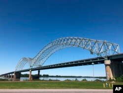 Memfis shahrida ta'mirga muhtoj ko'prik