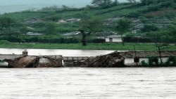 홍수로 물에 잠긴 북한의 가옥