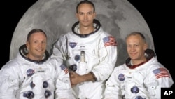 아폴로 11호 우주비행사 닐 암스트롱과 마이클 콜린스, 에드윈 '버즈' 올드린 2세(왼쪽부터)가 지난 2009년 달 착륙 40주년 기념으로 촬영한 모습.