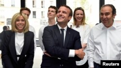 France's President Emmanuel Macron and his wife Brigitte speak with French entrepreneur and businessman Xavier Niel, right, during the inauguration of start-ups incubator "Station F", in Paris, France, June 29, 2017. 