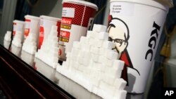 Taille de différents sodas et le nombre de sucres contenus dans chacun d'entre eux.