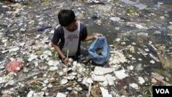 Pencemaran laut akibat berbagai macam sampah, termasuk sampah plastik (foto: ilustrasi). 