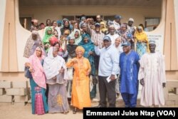 La Présidente de l’AFP Alice Sadjio, en caravane politique avec Akere Muna, dans la région de l’Adamaoua au Cameroun (UPC), le 19 février 2018. (VOA/Emmanuel Jules Ntap)