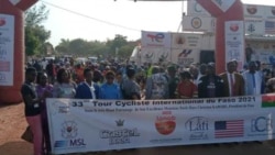 Le top de départ de la course a été donné à Banfora. Ouagadougou, le 29 octobre 2021. (VOA/Kader Traoré)