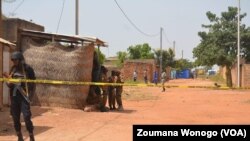 Déploiement sécuritaire à kilwin, après une opération pour mettre la main sur un réseau de recruteur de terroristes à Ouagadougou, Burkina Faso, le 23 octobre 2016. (VOA/Zoumana Wonogo)