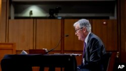 제롬 파월 미 연방준비제도 의장이 7일 상원 은행위원회 청문회에서 증언하고 있다.