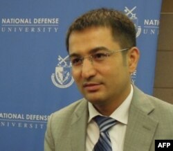 Zabihulla Soipov Toshkentdagi Jahon Iqtisodiyoti va Diplomatiya Universitetida dars beradi, fan nomzodi. Amerika va Yevropada ta'lim olgan.