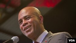Pemenang pilpres Haiti, Michel Martelly, pada sebuah jumpa pers di Port-au-Prince setelah pengumuman kemenangannya awal bulan ini (5/4).