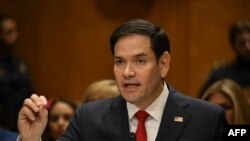 สว.มาร์โค รูบิโอ ขึ้นตอบคำถามต่อคณะกรรมาธิการความสัมพันธ์ระหว่างประเทศวุฒิสภา ในกระบวนการรับรองการเสนอชื่อขึ้นเป็นรมว.ต่างประเทศสหรัฐฯ ที่อาคารรัฐสภา ในกรุงวอชิงตัน เมื่อ 15 ม.ค. 2568 (Photo by ANDREW CABALLERO-REYNOLDS / AFP)