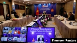 KTT ASEAN di Hanoi. Jaringan organisasi masyarakat sipil menolak kehadiran pemimpin junta militer Myanmar dalam KTT ASEAN. (Foto: Reuters)