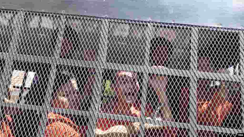 សកម្មជន​គណបក្ស​សង្គ្រោះជាតិ​ត្រូវ​នាំ​ចេញ​ទៅ​មន្ទីរ​ឃុំឃាំង​វិញ​បន្ទាប់​ពី​តុលាការ​លើក​ពេល​សវនាការ។