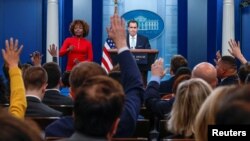 Тие не беа маневрирани, немаа способност за надзор, но не можевме да го исклучиме тоа, рече портпаролот на Советот за национална безбедност Џон Кирби