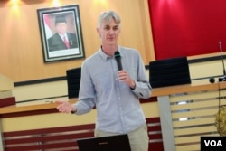 Prof. Alexander Rielly (Foto: Pusat Studi Kependudukan dn Kebijakan (PSKK) UGM)