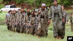 جنگجویان کرد نیز در روزهای اخیر بر مواضع داعش در سوریه حمله کرده و دستآوردهایی داشته اند