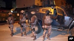 Polisi anti teror Turki melakukan operasi penangkapan para tersangka terkait kelompok ekstremis ISIS, pada 5 Februari lalu (foto: ilustrasi). 